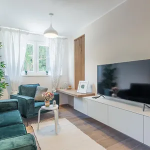 Norah With Private Parking Apartment